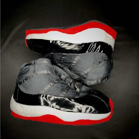 Jordan 11 SLIPPERS - Picture 2 of 2